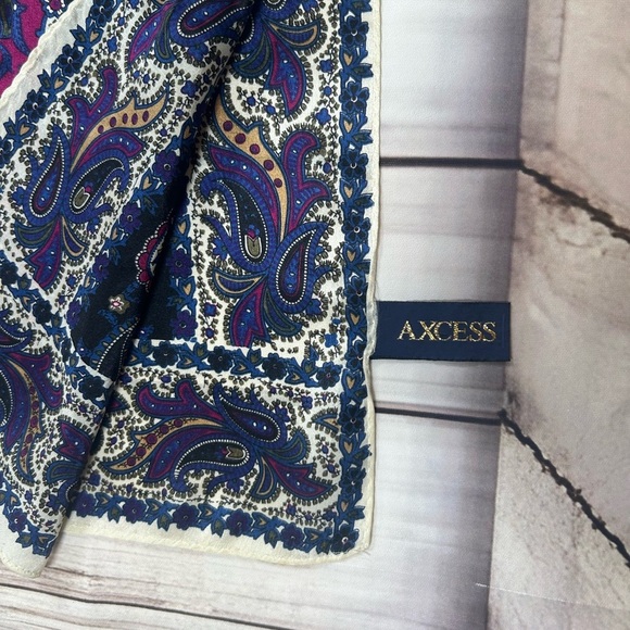 Access Paisley Patterned Scarf. 100% Silk. - Picture 3 of 6